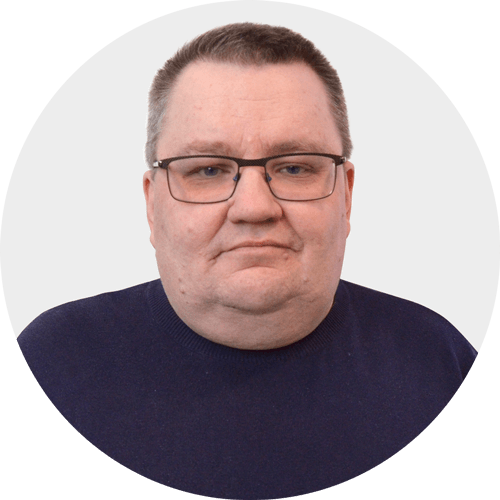 Elisan ratkaisukonsultti Sami Jyrkiäinen työskentelee puheratkaisujen parissa