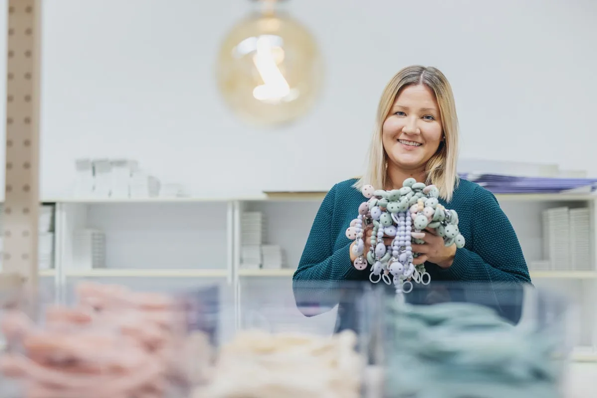 Mylon lippulaivatuote on edelleen tuttinauha.