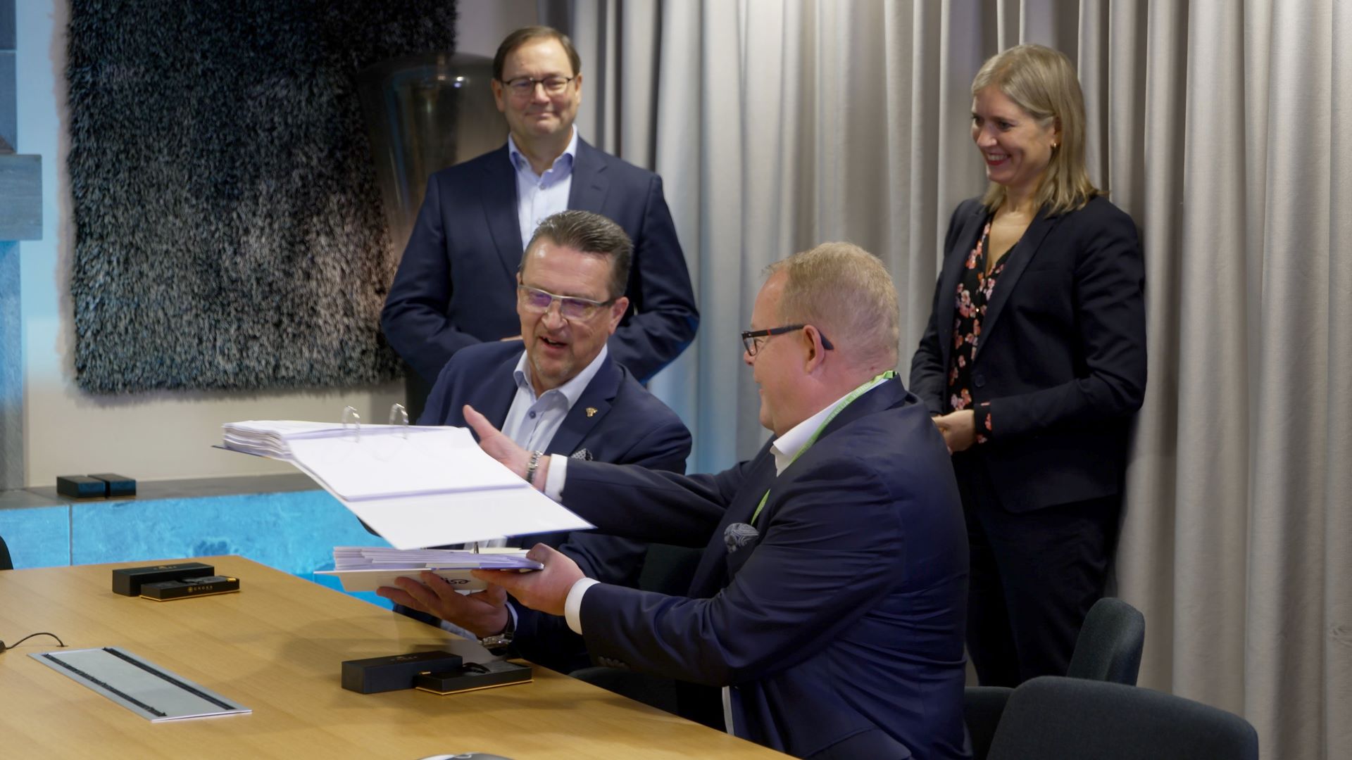 On 20th September 2022 Government ICT Centre Valtori representatives were invited to the official contract-signing ceremony at Elisa Headquarters.