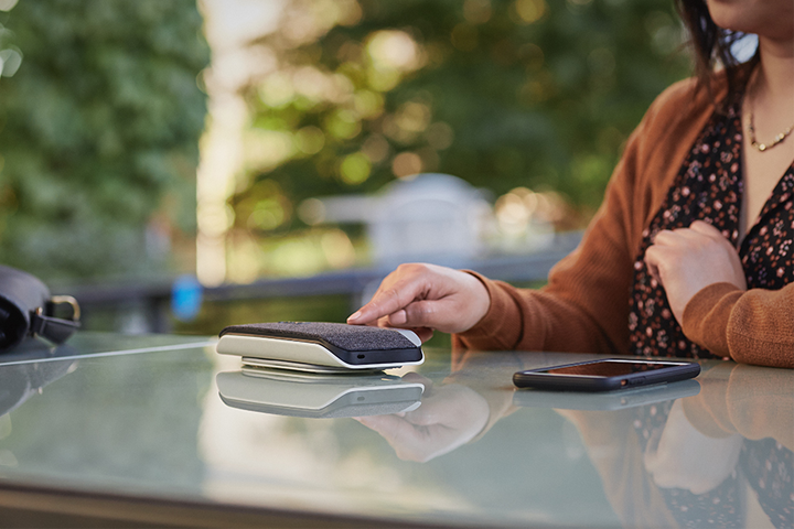 Polyn kaiutinpuhelin