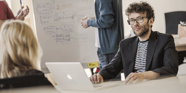 Yhdista-asiointi-myynti-ja-markkinointi-asiakkaan-ymparille