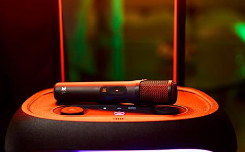 JBL Partybox 720 EasySing mikeillä + 2 x akku + PartyLights