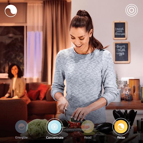 Philips Hue White and color ambiance 2 kpl E27-älylamppua ja Hue Bridge