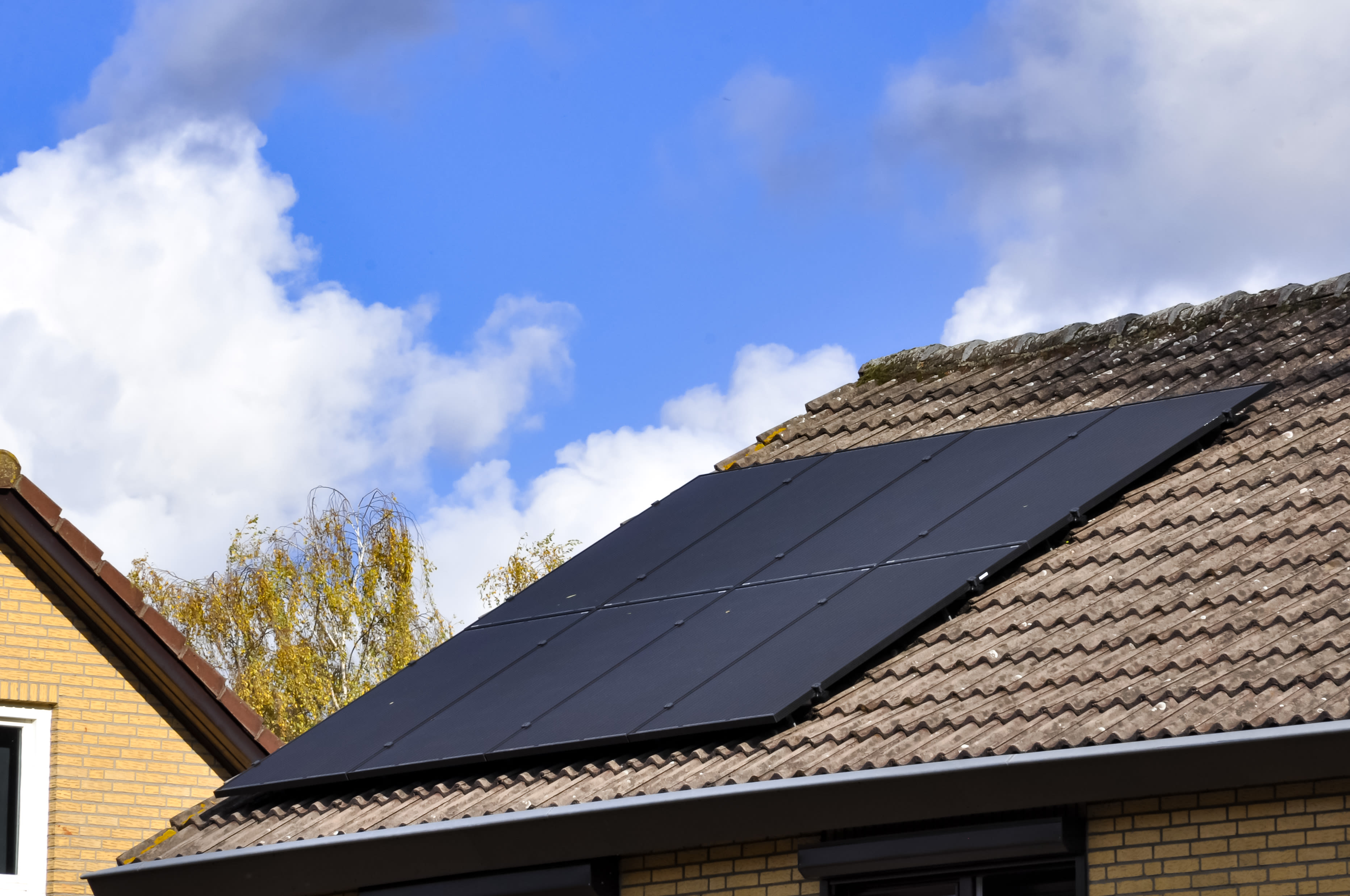 aurinkopaneelit talon katolla