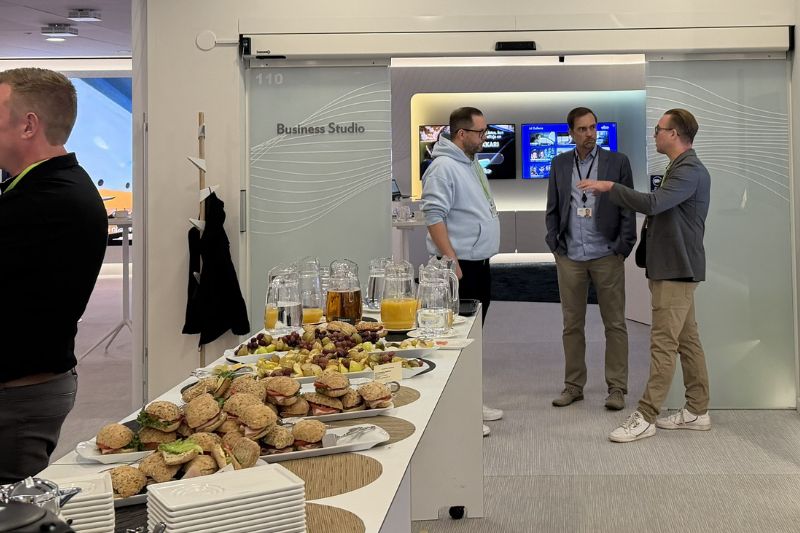 Guests and breakfast at the Elisa Growth Breakfast event