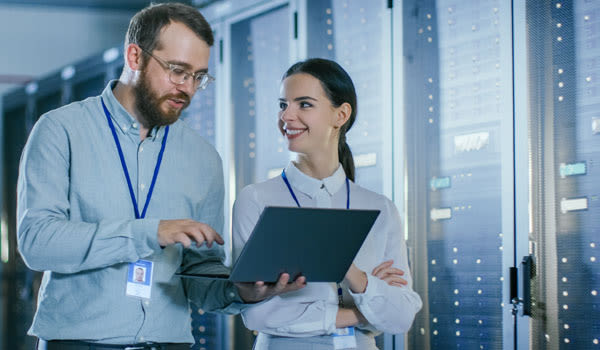 Elisan asiantuntijat auttavat WDM-yhteyden kanssa