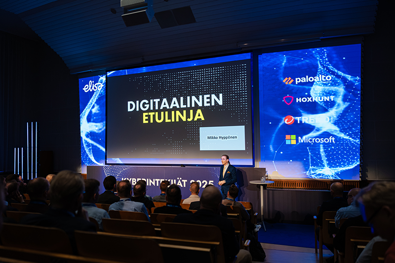 Mikko Hyppönen pitämässä esitystä Kyberintekijät 2025-tapahtumassa