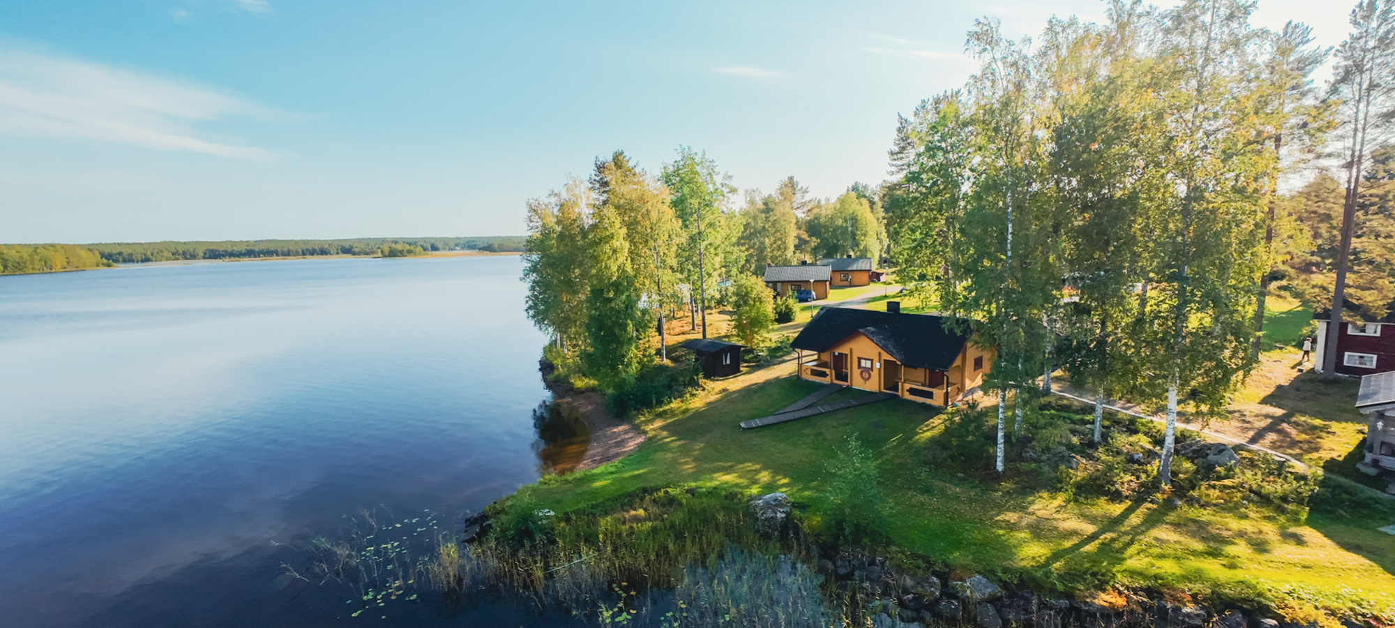 kesämökki järven rannalla