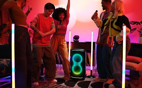 JBL Partybox 720 EasySing mikeillä + 2 x akku + PartyLights