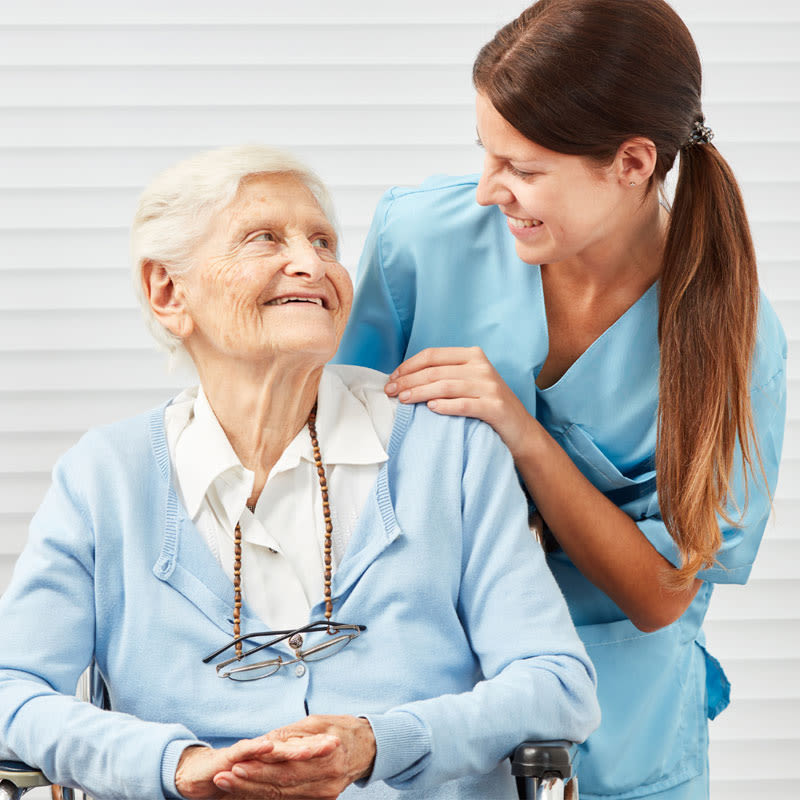 Opas: Miten digitalisaatio voi tukea ikäihmisten terveydenhuoltoa?