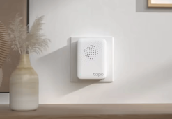 TP-Link Tapo H100 keskusyksikkö merkkiäänellä