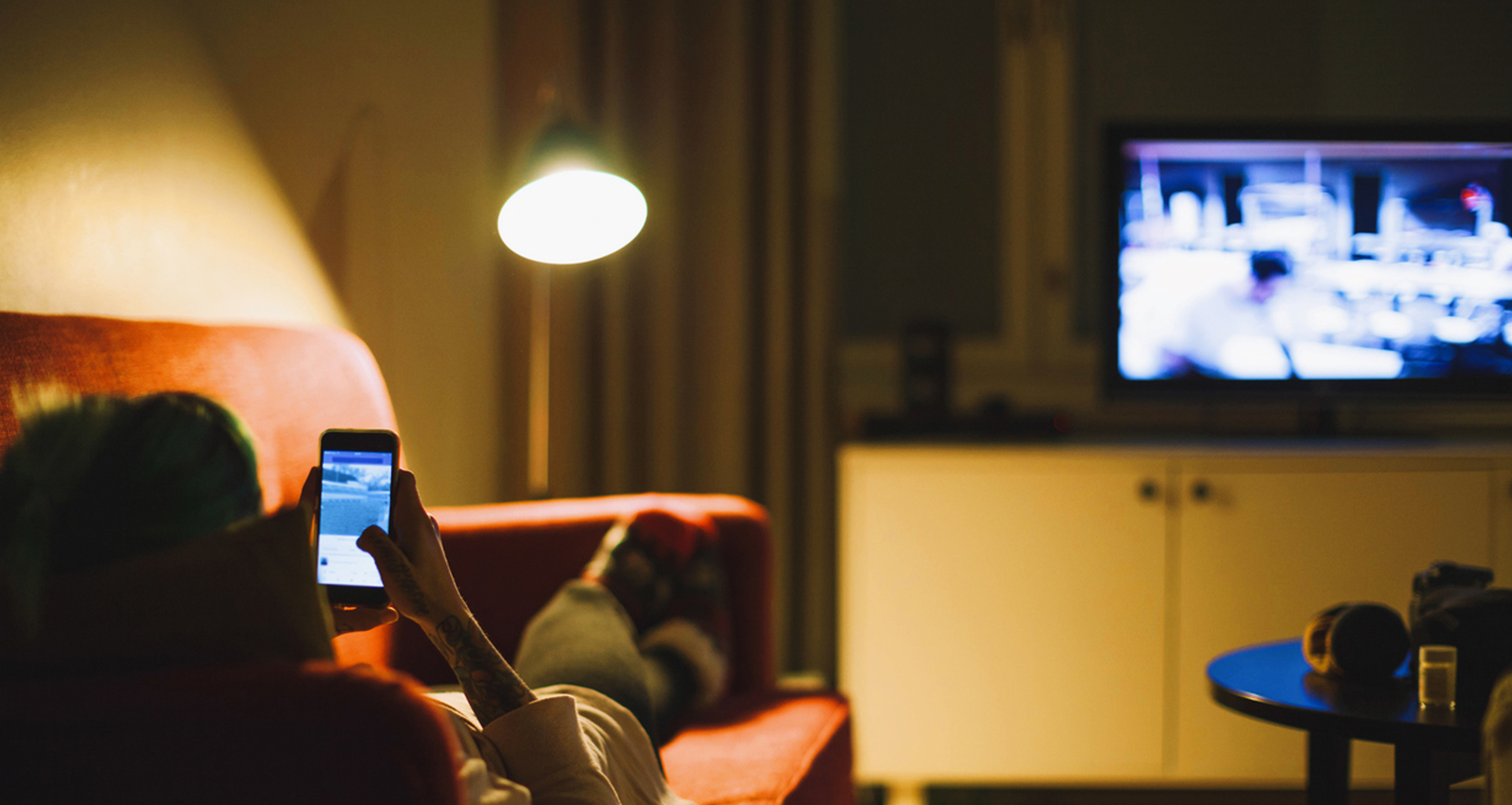 suoratoistopalvelun voi saada näkymään myös vanhassa televisiossa - televisiosanasto