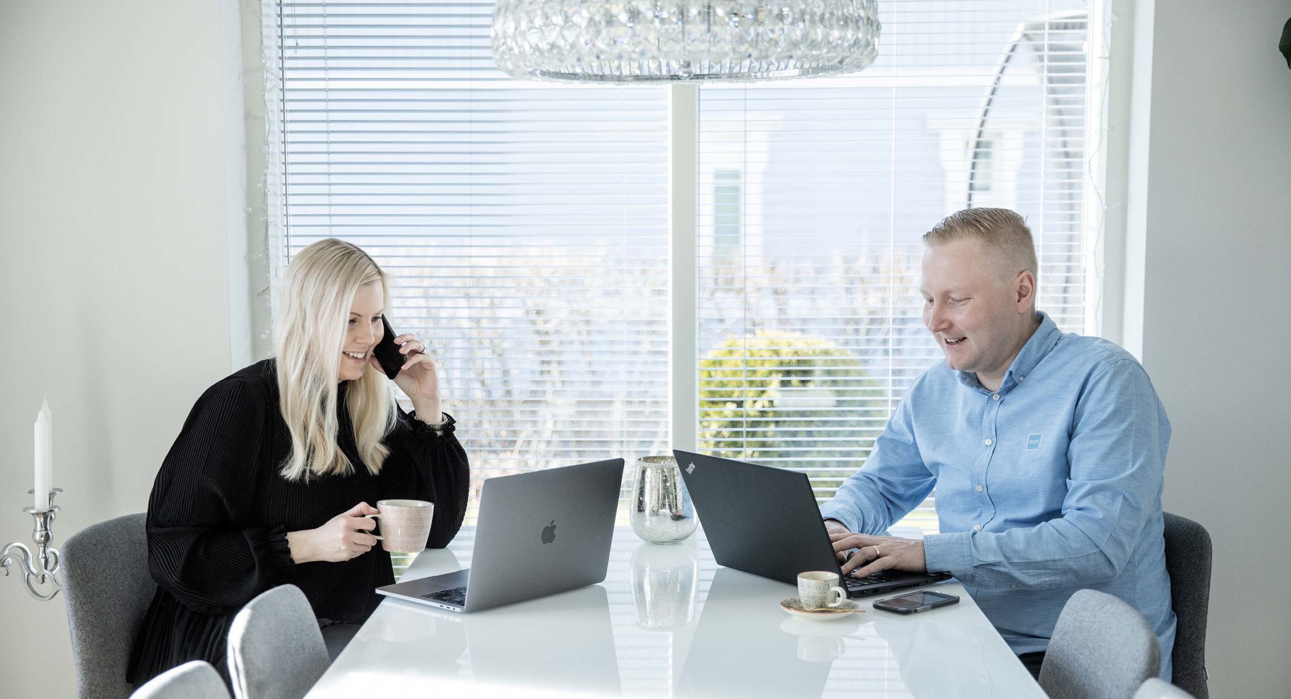 Elisa 5G Kotinetti - nopea netti kotiin mahdollistaa pariskunnan etätyöt