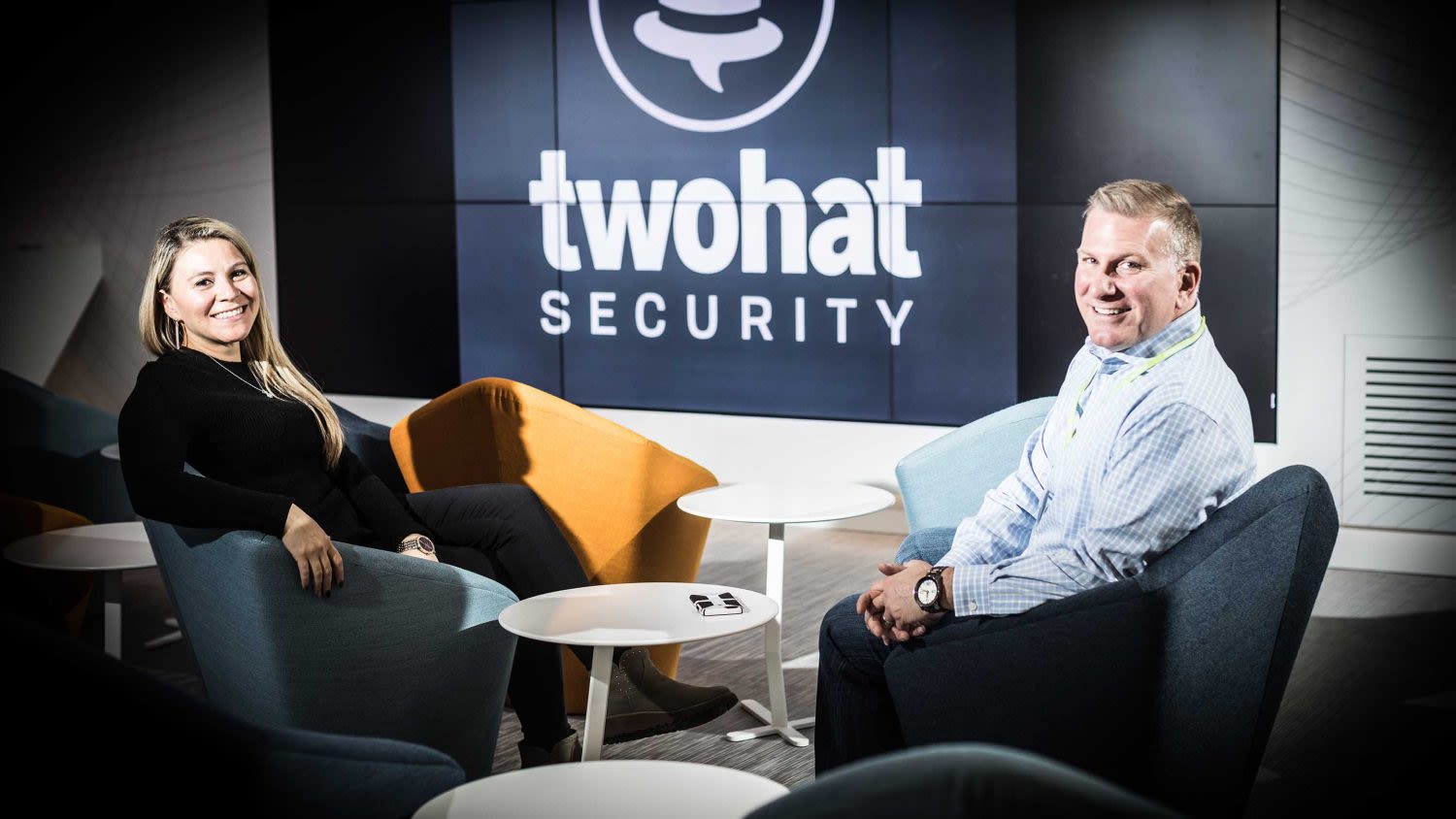 Kehityspäällikkö Sharon Fisher ja markkinointijohtaja Mike Curliss