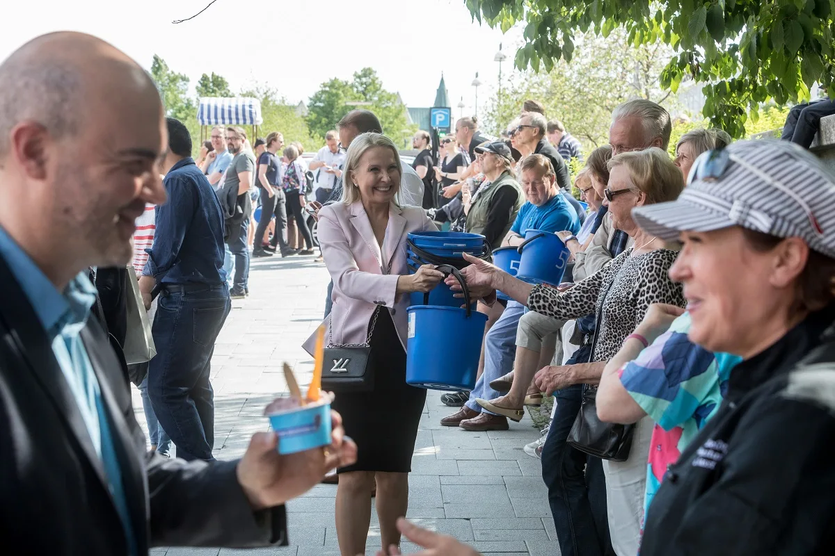 Ja ämpäreiden jako, tottakai!