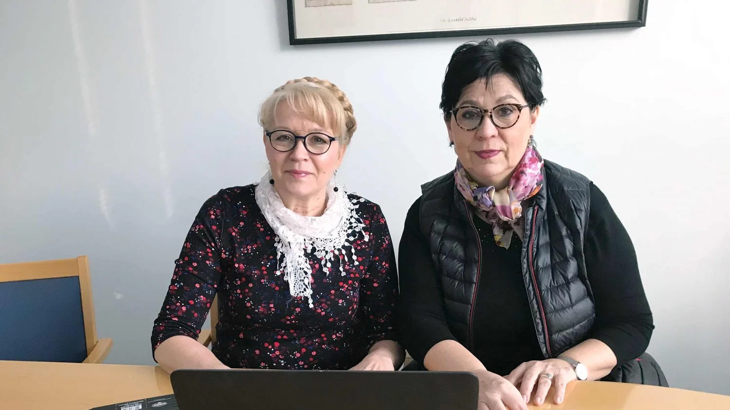 Fenno Optiikka Sirkka Lind ja Taru Korja