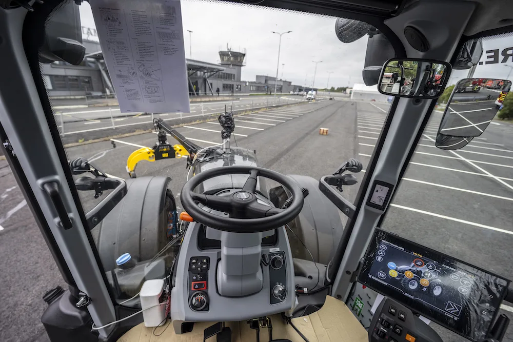 Traktorien etäohjaus