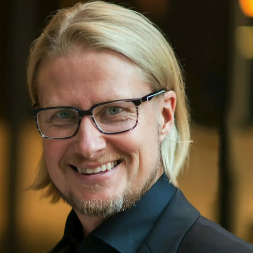 Yrjötapio Kivisaari, VisitLevi