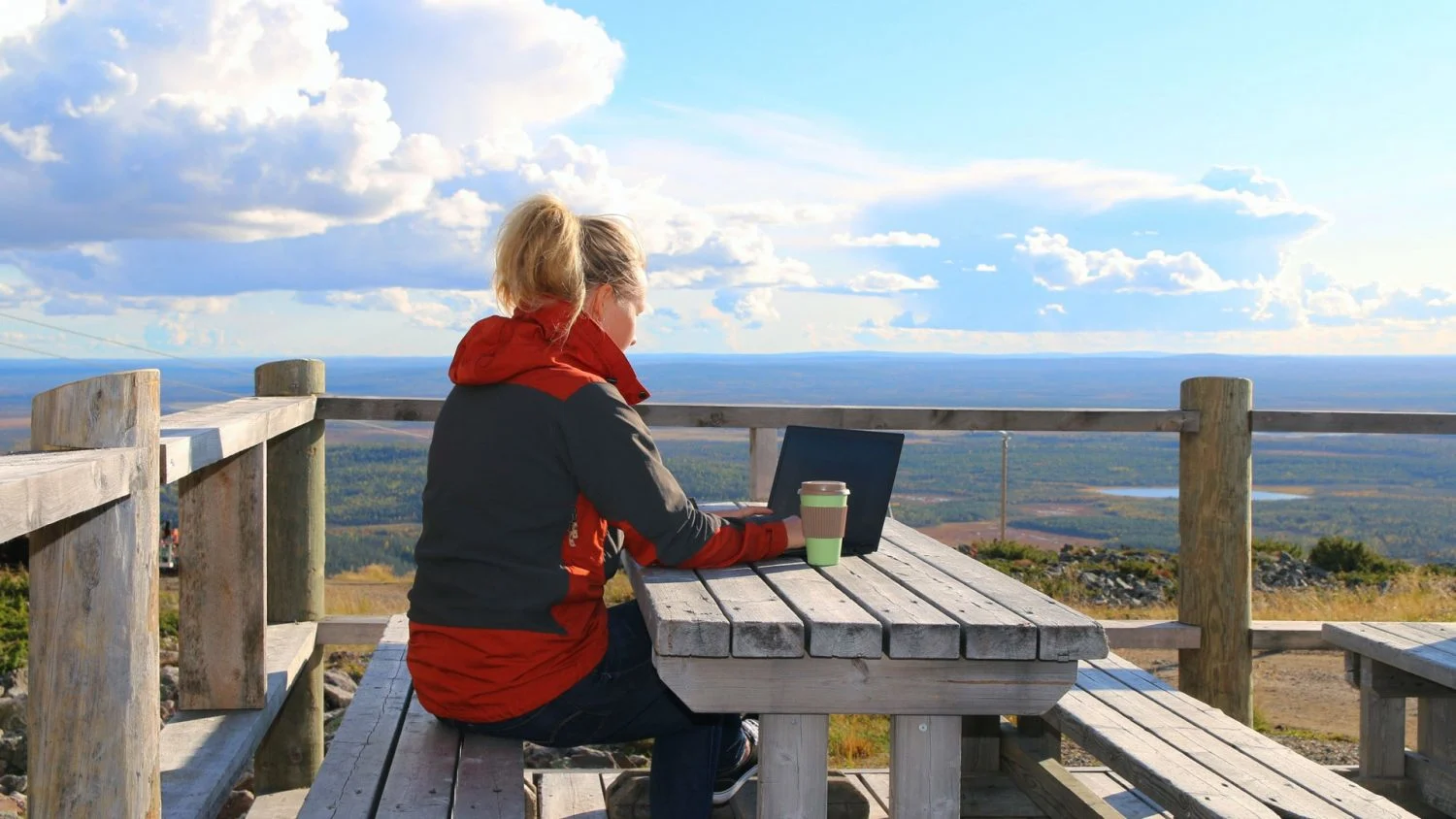 Etätöissä Levillä