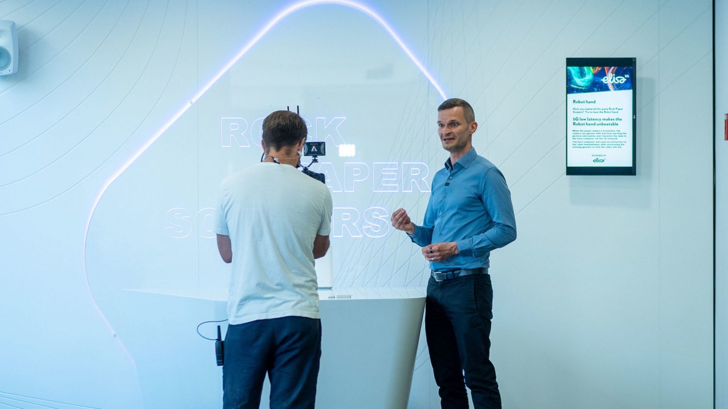 Itse kokeileminen antaa oivalluksia Elisan Showroomissa