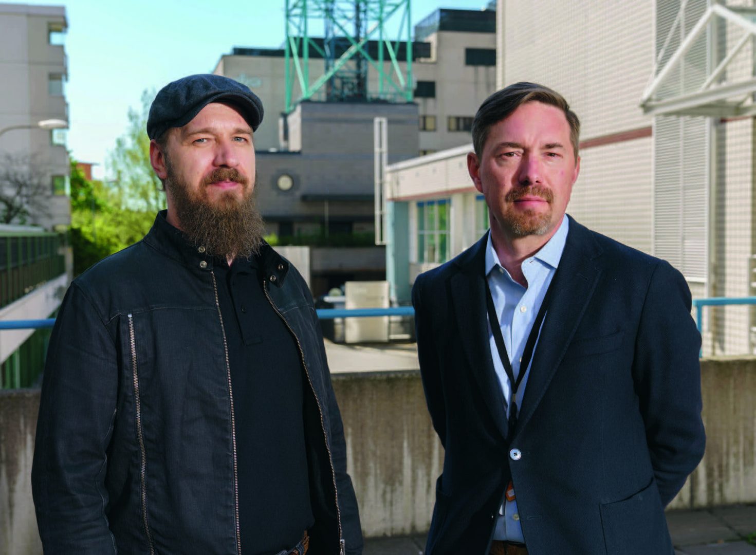 Kuvassa Elisan yritysasiakkaiden tietoturvasovelluksista ja laitehallinnan palveluista vastaava Lenni Koivisto sekä Check Pointin tietoturva-asiantuntija Jarno Ahlström.