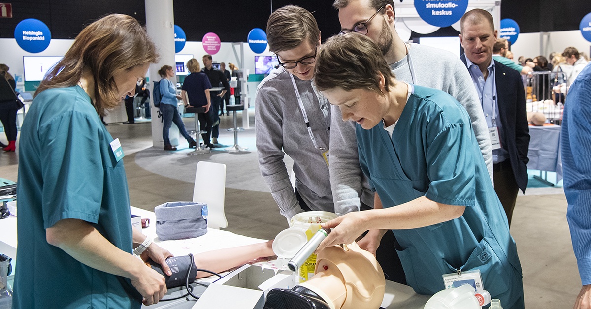 Hoitajia ja lääkäreitä lääkäripäivillä